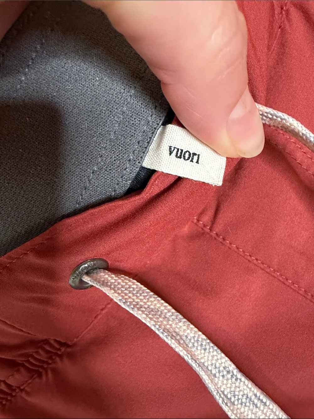 Vuori Like New Large Men's 2.0 Trail Shorts Redwood Colorway - Picture 3 of 10